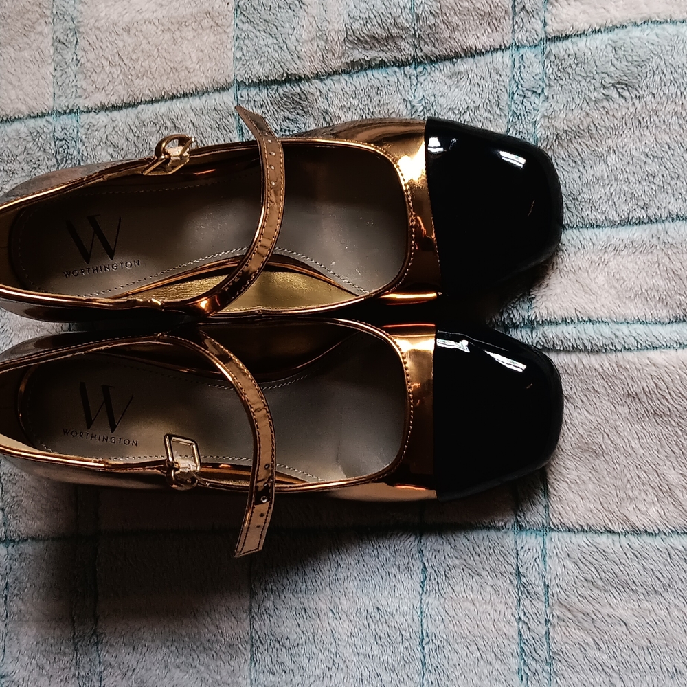 Worthington Black and Gold Flats with Elegant Design